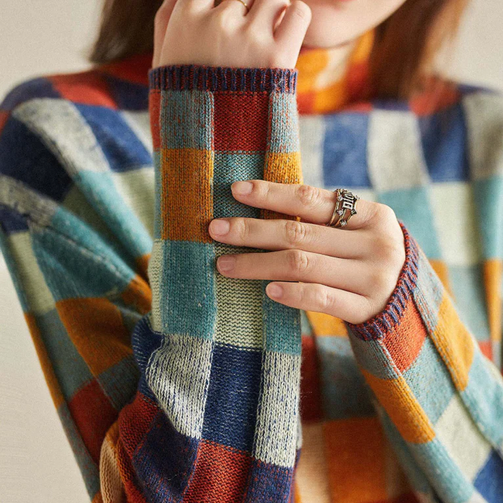 Adalynn Farverig rullekravesweater med patchwork-strikkemønster